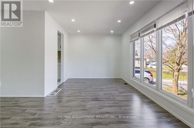 Building Photo - 24 Tara Crescent