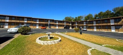 Building Photo - 1020 N Gilmer St