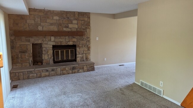 Building Photo - 1025 Moorings Dr