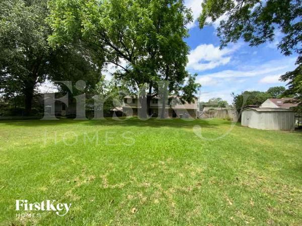 Foto del edificio - 5749 North St