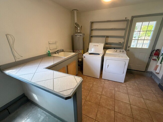 Foto del edificio - 299 Anchors Pl