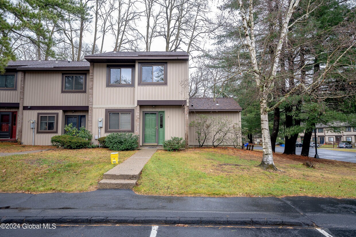 7 Briarwood Terrace, Albany, NY 12203 Condo for Rent in Albany, NY
