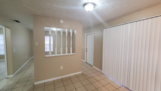 Building Photo - 710 Pineville Ln