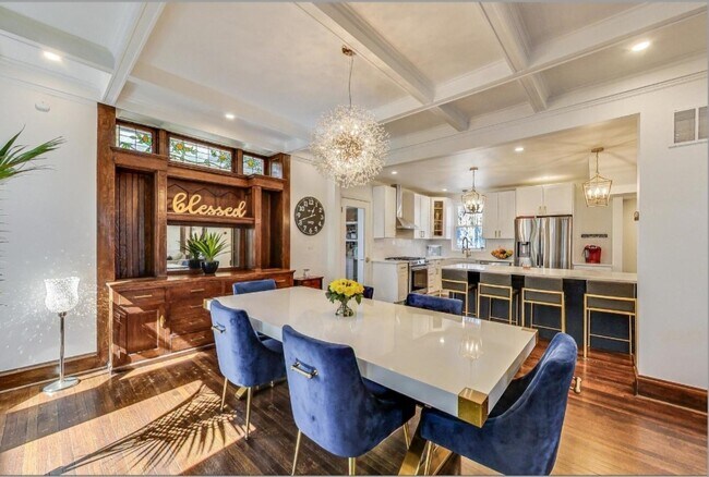 Dining Room - 4556 N Damen Ave
