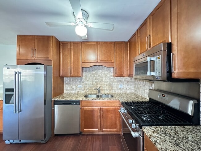Building Photo - 701 Elm Pl