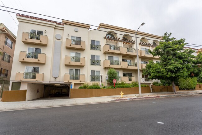 Building Photo - 1353 N Fuller Ave