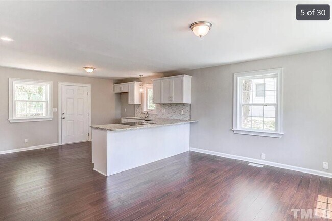 Building Photo - Adorable 2 Bed, 1 Bath home near Downtown ...