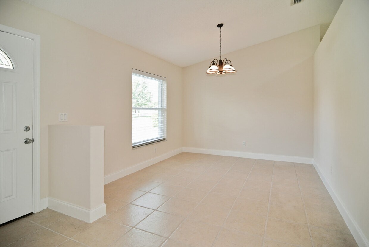 Foto principal - 509 SW Lucero Dr
