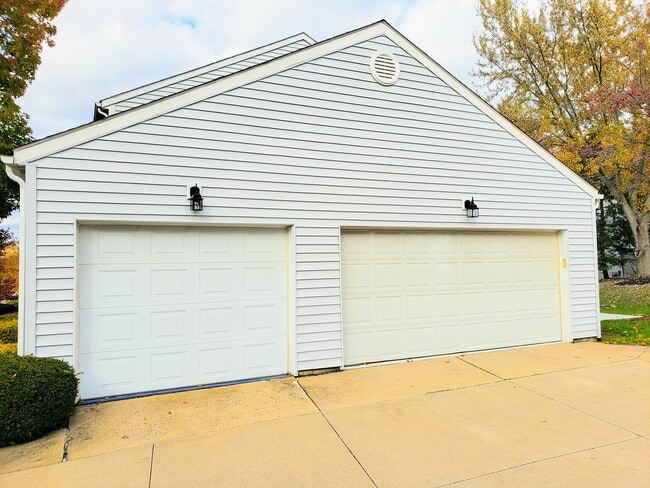 Building Photo - 7928 Amberly Cir NW
