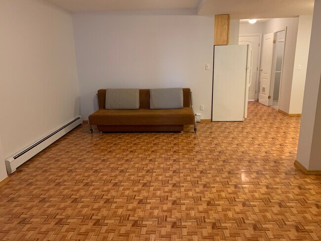 Building Photo - 2328 Jerome Ave