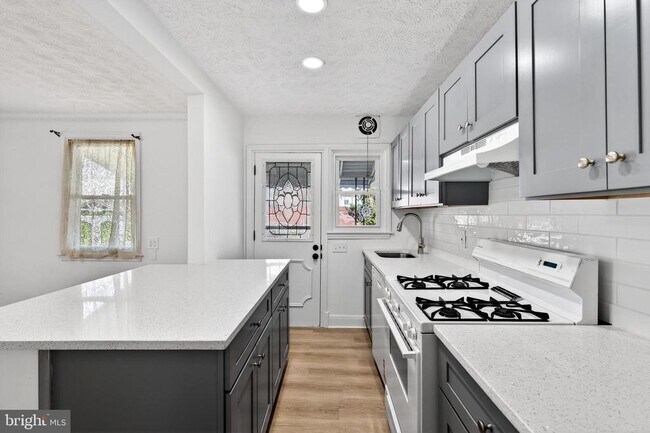 Foto del edificio - 1870 Yakona Rd