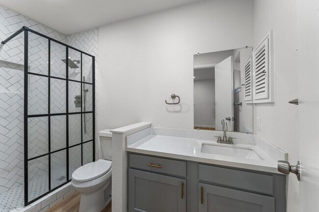 Foto del edificio - 7414 Redding Rd