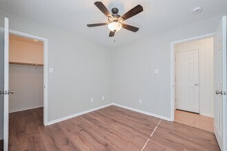 Building Photo - 12230 Hawthorne Hill Cir