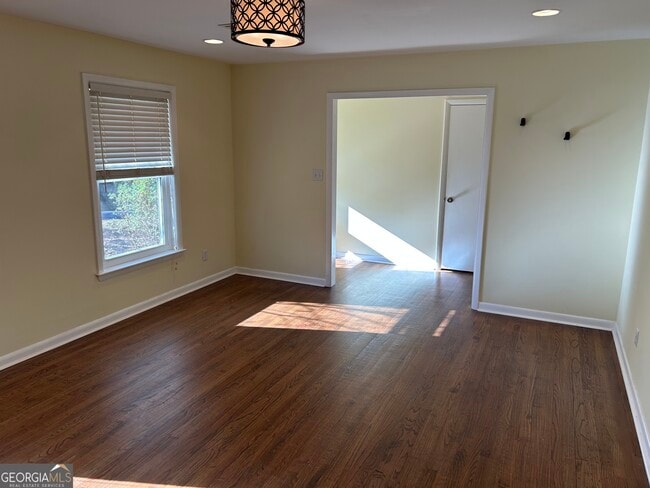 Building Photo - 116 Colonial Dr