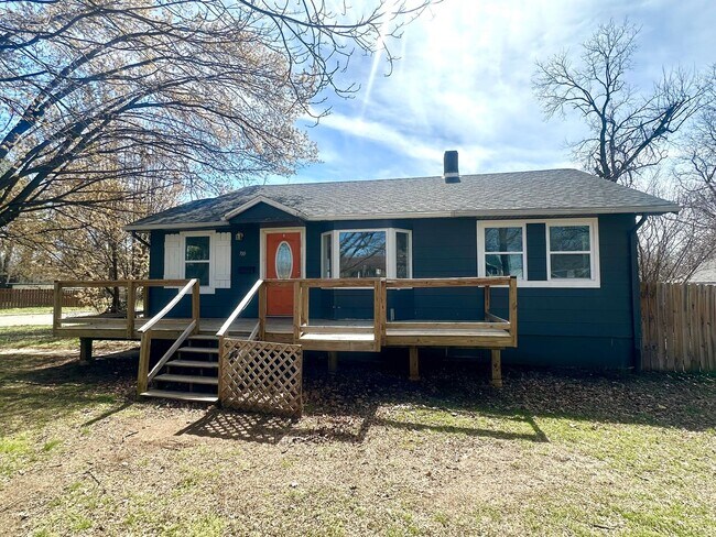 Building Photo - Spacious 4 Bed Home Near Bass Pro with Detached Garage & Fenced Yard