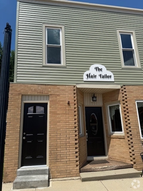Building Photo - 11 E Main St