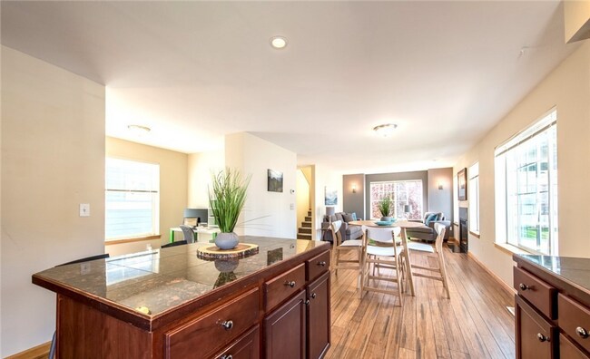Foto del edificio - 10740 Whitman Ave N