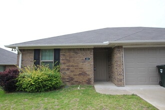 Building Photo - 2538-2538 Westminster Dr