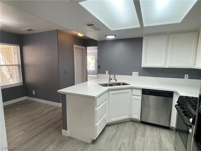 Building Photo - 9532 Hershey Ln