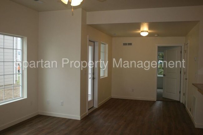 Foto del edificio - 282 E Maine Ave