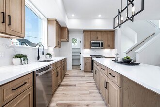 Building Photo - 3209 St Emanuel St