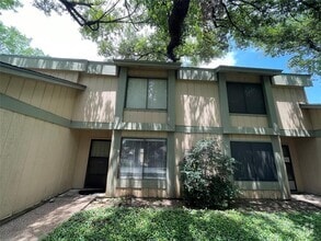 Building Photo - 9611 Blue Creek Ln