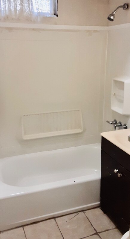 Building Photo - 144 Mapes Ave