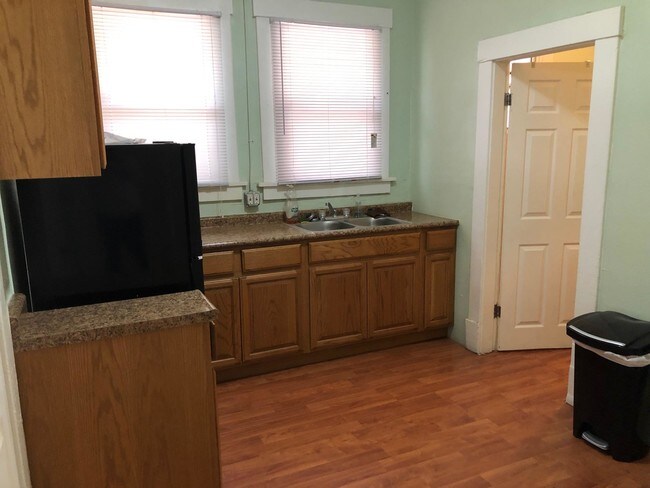 Building Photo - 3415 Montana Ave