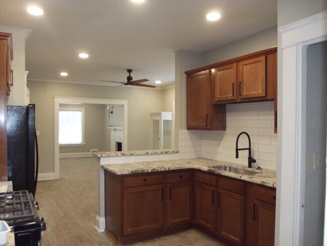 Foto del edificio - 1672 Glenmont Rd