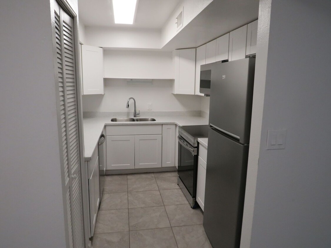 Foto principal - $995.00 Nice single level 2 bedroom condo