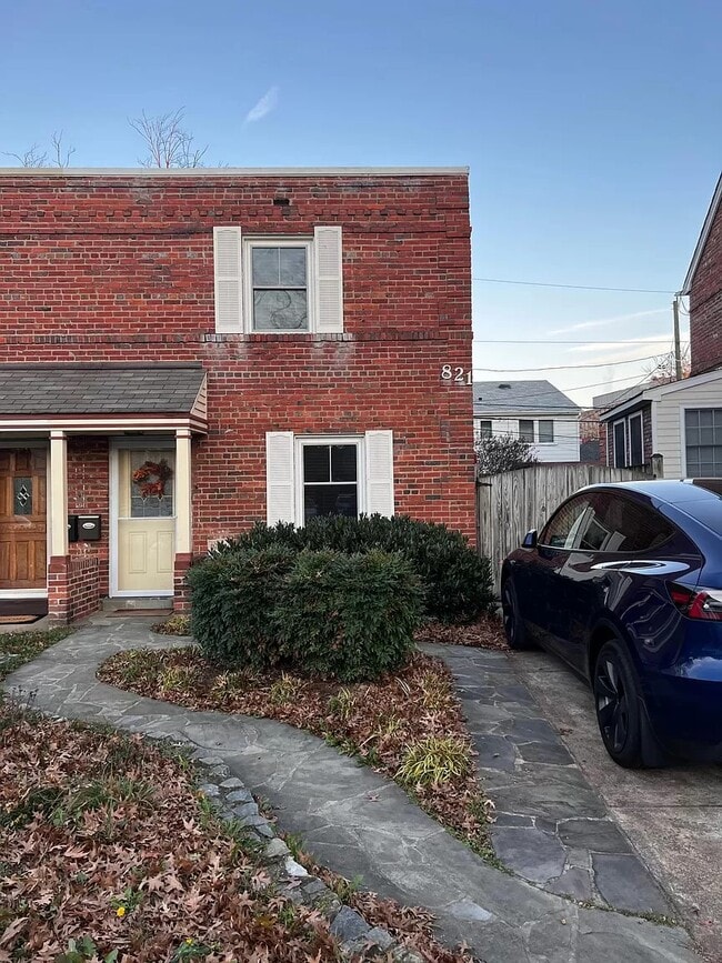 Foto del edificio - 821 S Ivy St