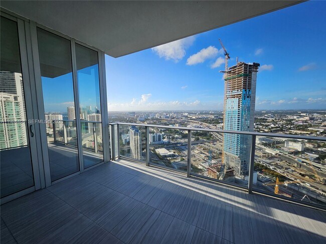 Foto del edificio - 851 NE 1st Ave