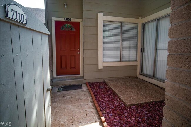 Building Photo - 7110 Brendam Ln