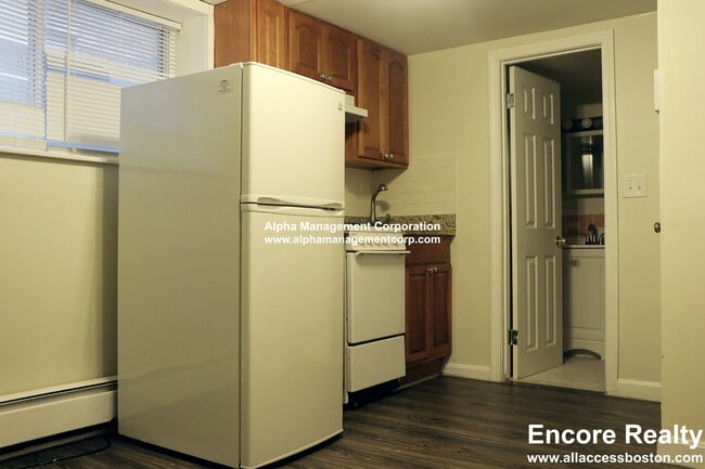 Building Photo - 10 Wait St