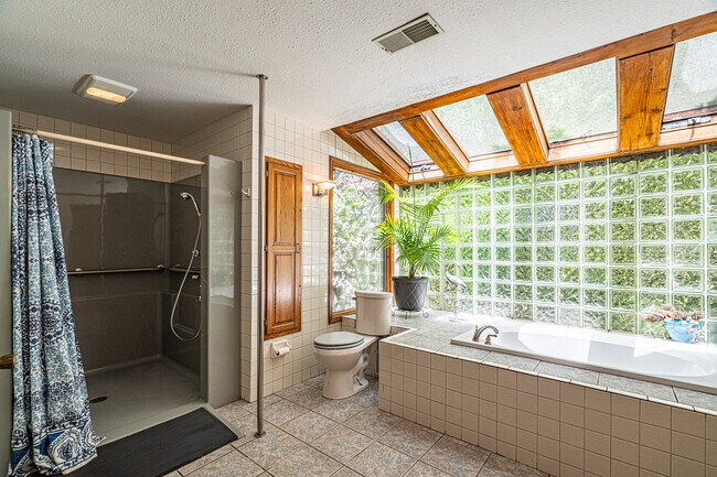Building Photo - 12247 US-63
