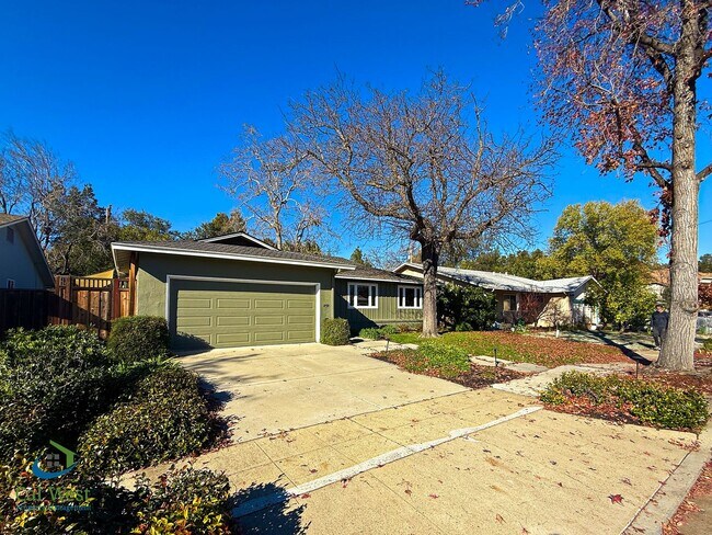 Foto del edificio - $5,200 - Beautifully remodeled 3 Bed/2 Bath Sunnyvale Home - COMING SOON!