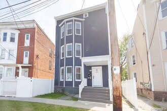 Building Photo - 106 Winnikee Ave