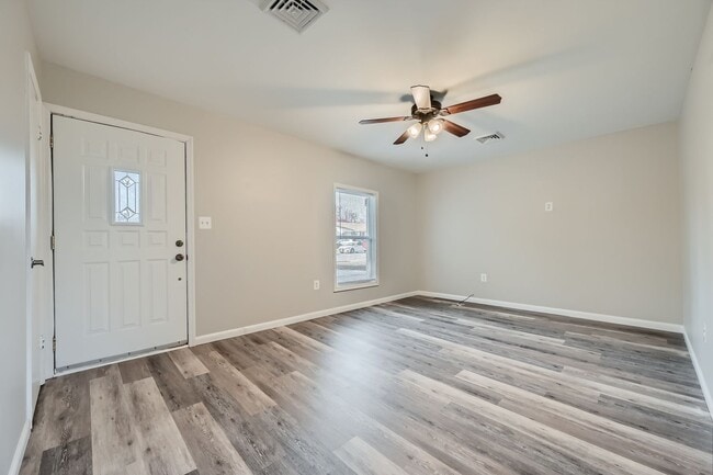 Building Photo - 601 Boxelder Dr