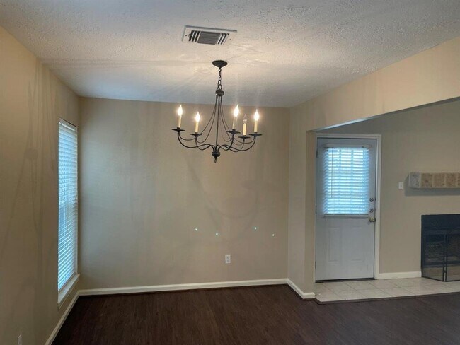 Building Photo - 11702 Brettwood Cir