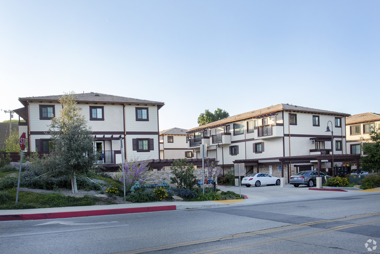 Primary Photo - Agoura Luxury Townhouses