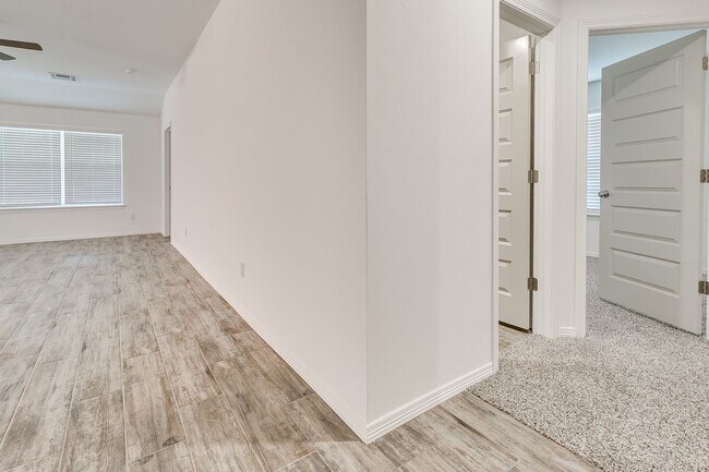 Foto del edificio - Brand New, Never lived in!