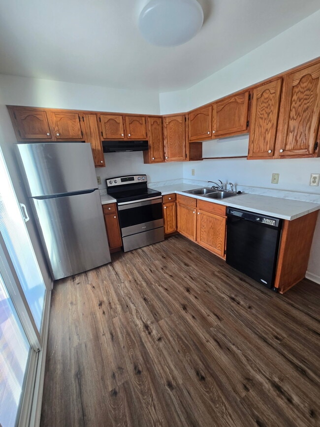 Building Photo - 2062 Elmhurst Ln
