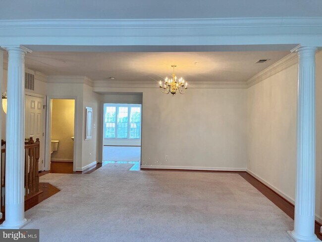 Foto del edificio - 5605 Harrington Falls Ln