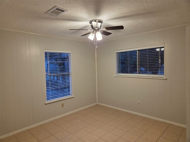 Building Photo - 902 Euclid St