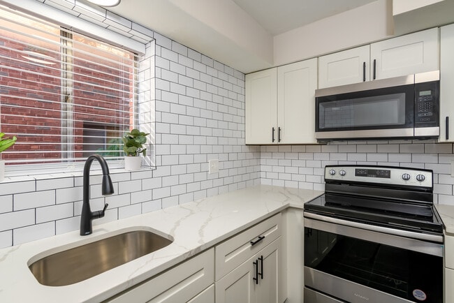 Building Photo - Lindenwood Heights