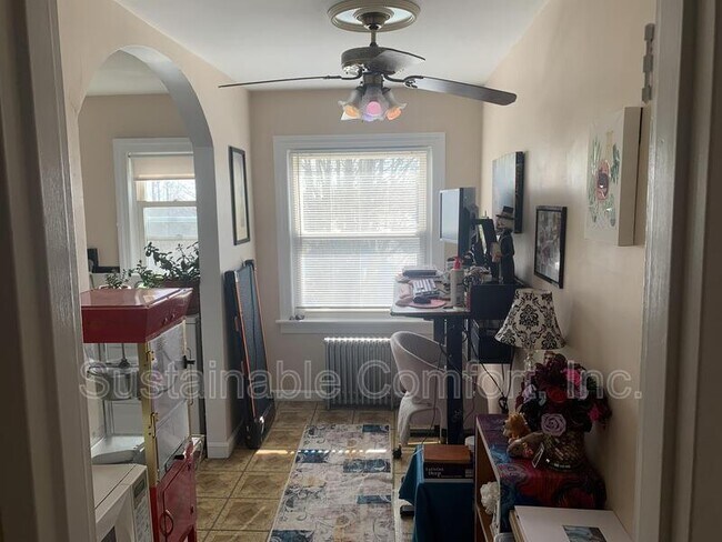 Foto del edificio - 827 Pleasant St