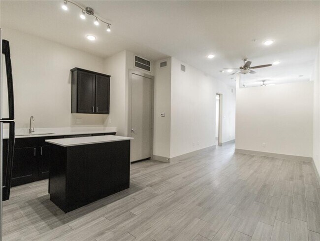 Building Photo - 4509 Mt Vernon St