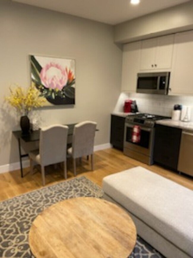 Foto del edificio - Short-term or long-term, upscale fully fur...