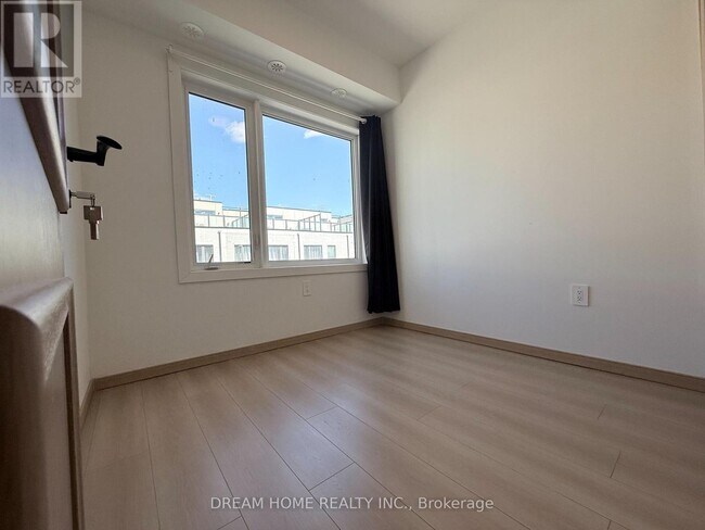 Photo du bâtiment - 3423 Sheppard Ave E