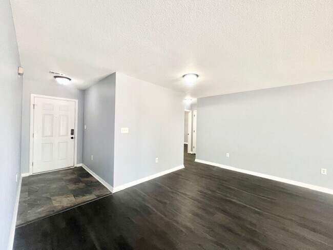 Building Photo - 3200 Skynight Dr